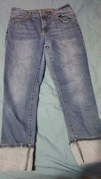 Size Medium Capris! - Picture 1 of 2